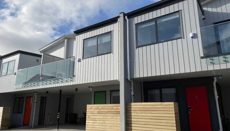 Three year old unit. Spacious living space! - Photo 2