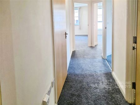Tudor Way, Knaphill, Woking, Surrey, GU21 2UD - Photo 4