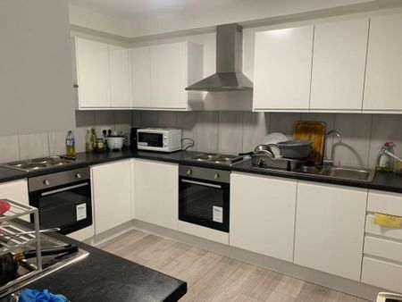 Room in a Shared House, Crest Road, NW2 - Photo 4