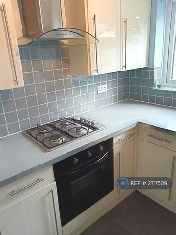 2 bedroom semi-detached house to rent - Photo 2