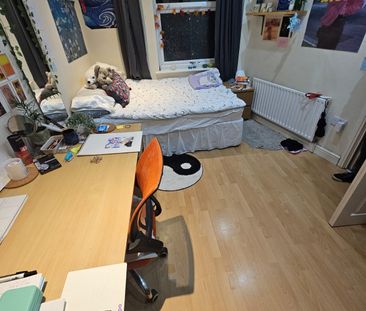 7 Bed - 48 Chestnut Avenue, Hyde Park, Leeds - LS6 1BA - Student - Photo 1