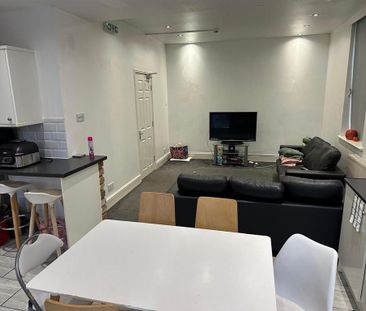 6 bedroom house share to rent - Photo 1