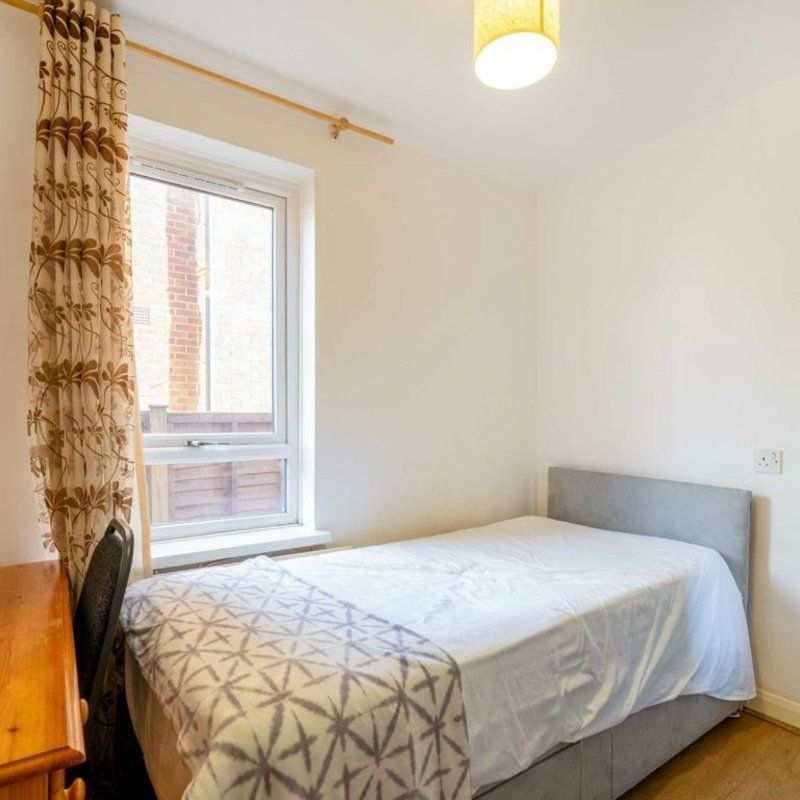 Friern Park, North Finchley, N12 - Photo 1