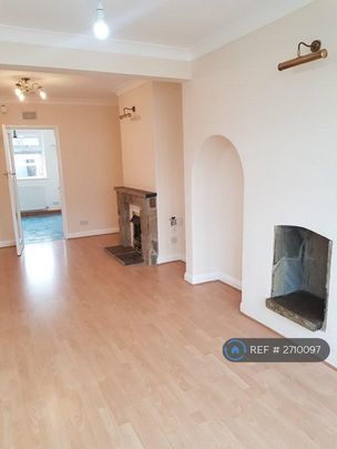 3 bedroom end of terrace house to rent - Photo 1