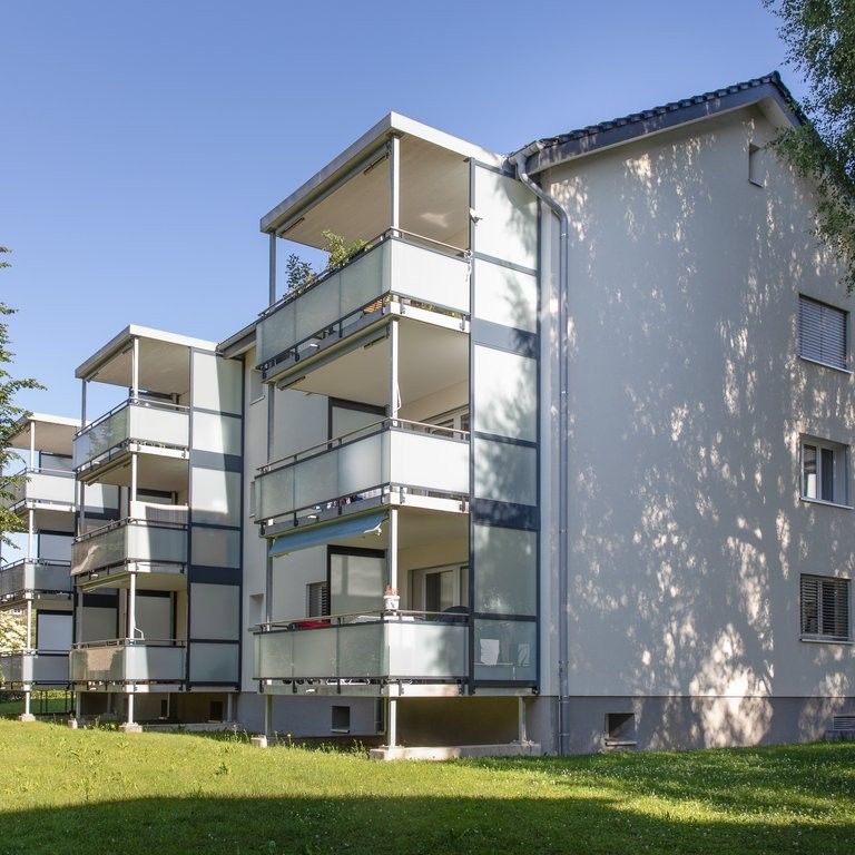 Moderne, helle Hochparterre-Wohnung an zentraler Lage - Photo 1