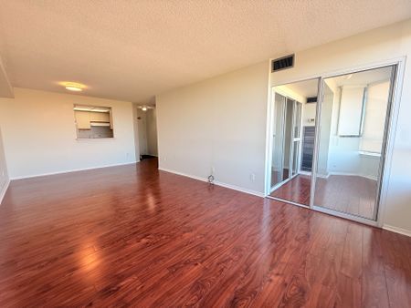 For Lease - 1001 Cedarglen Gate Unit# 616, Mississauga, Ontario - Photo 2
