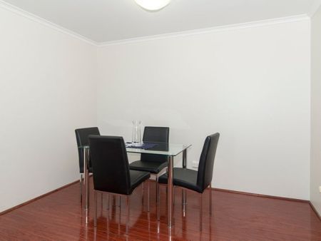 2/33-35 Tourist Road, East Toowoomba - Photo 3