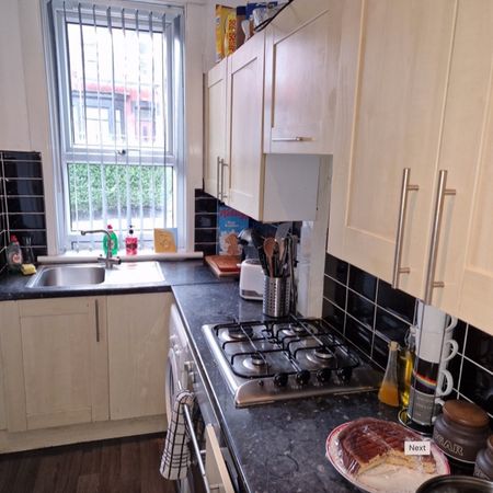 2 Bed - 28 Thornville Road, Hyde Park, Leeds - LS6 1JY - Student - Photo 3