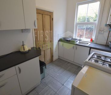 4 bedroom terraced house to rent - Photo 3