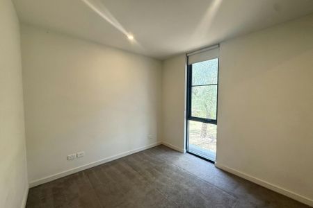 MODERN TWO BEDROOM APARTMENT - Photo 3