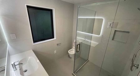 Charming 3BR Home in Glen Eden! - Photo 3