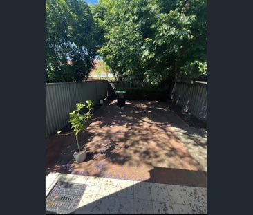 2 Bedroom Townhouse in Prime North Parramatta Location - Photo 1