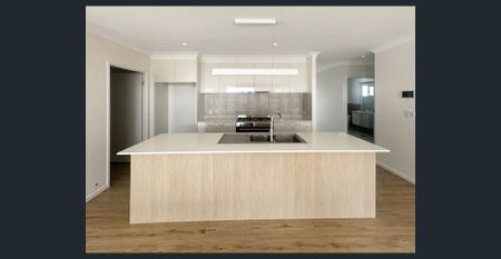 Brand New Family Home in a Pindari Rise! - Photo 5