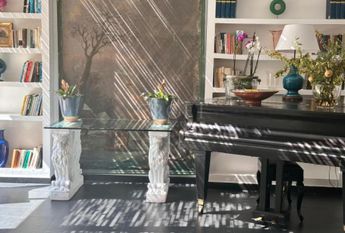 Villa-Parioli: Beautiful independent house with large private garden and terraces. Spacious living, formal dining, study-music room, sun room, 5 bedrooms, 4 bathrooms, parking. rif 163