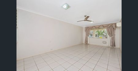 NEAT, TIDY 2 BEDROOM UNIT IN THE PERFECT LOCATION! - Photo 2