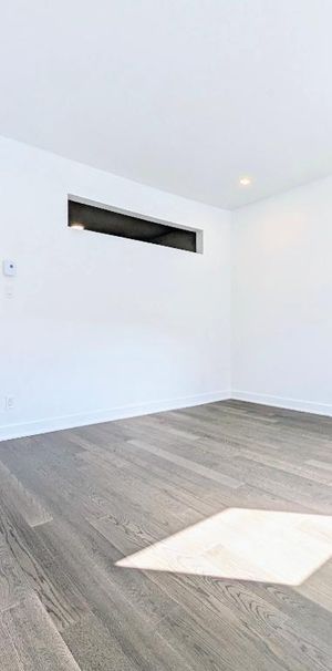 **Because You Deserve Renovated 4 1/2 w Parking, Metro Lasalle,Verdun** - Photo 1