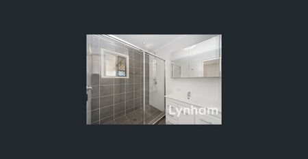 Large Renovated High-Set 3 Bedroom Home - Photo 5