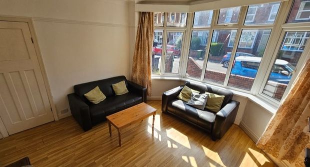 6 Newport Mount, Headingley, Leeds, LS6 3DB - Photo 1