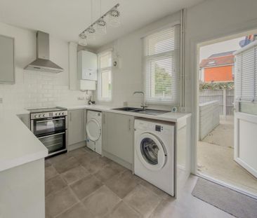 2 bedroom semi-detached house to rent - Photo 2