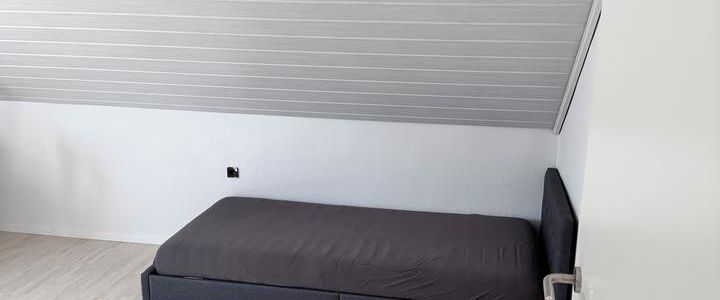 Einen Zimmer mit Küche nur (Bad und Wc )sind gemeinsam - Photo 1