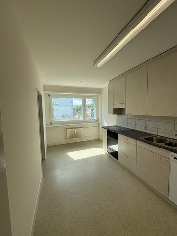 Helle und zentral gelegene 3.5 Zimmerwohnung im 4. OG - Foto 5