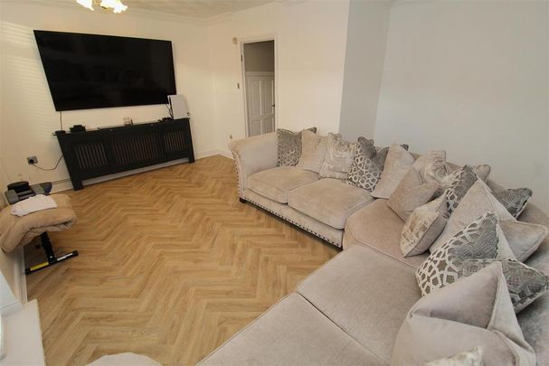3 bedroom end of terrace house to rent - Photo 1