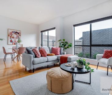 Charming 3-Bedroom Townhouse in Westmeadows - Photo 2