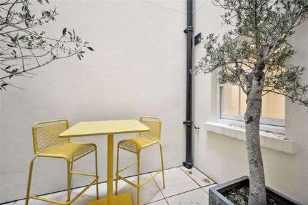 An elegant duplex apartment in the heart of Belgravia. - Photo 4