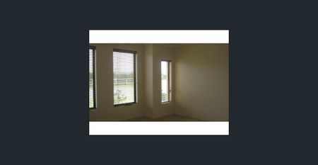 FABULOUS FAMILY HOME - Photo 5