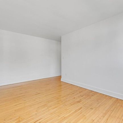 389-401 Yonge Street Apartments - Photo 1