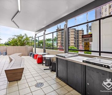 Room to relax, views to impress - Photo 5