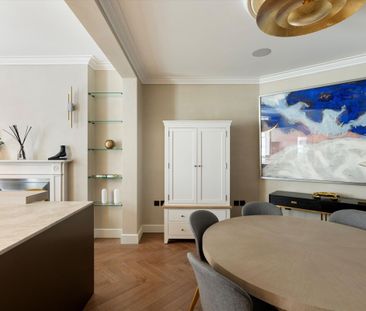 An exceptional home of prestige and prominence in one of the capital’s most coveted settings. - Photo 5