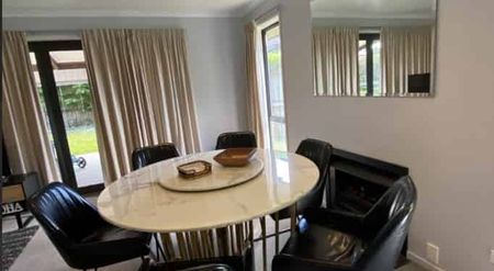 Carlyle Beauty - Photo 2