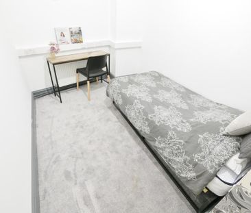 1 bedroom in a flat share to rent - Photo 1