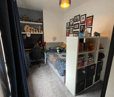 2 bedroom end of terrace house to rent - Photo 2