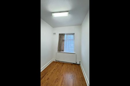 4 Bed Terraced House, Staines Road, IG1 - Photo 4