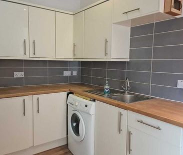4 Bed Student Flat in Charminster - Photo 2
