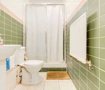 Room in a Shared Flat, Durnsford Road, SW19 - Photo 1