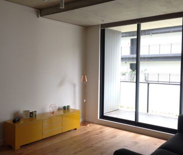 Contemporary North Facing One Bedroom With Oversized Study/Guestroom - Photo 3