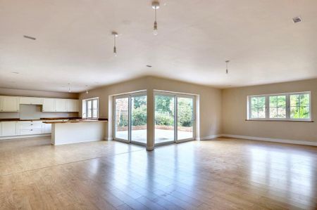 4 bedroom detached house to rent - Photo 2