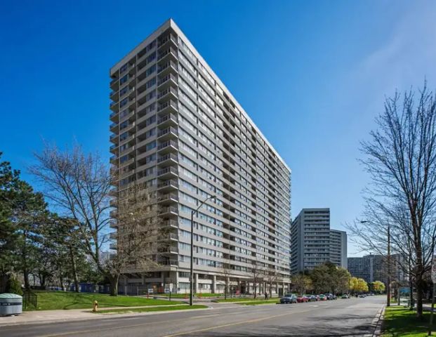 53 Thorncliffe Park Drive | 53 Thorncliffe Park Drive, Toronto - Photo 1