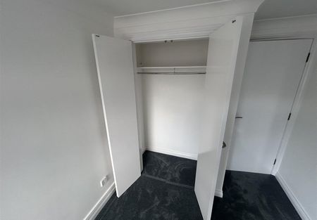 Spinners End Drive, Cradley Heath, West Midlands - Photo 5