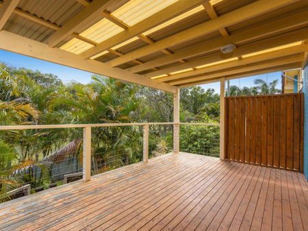 WALK TO THE BEACH - Flexible Family Living in the Heart of Old Bar - Photo 3