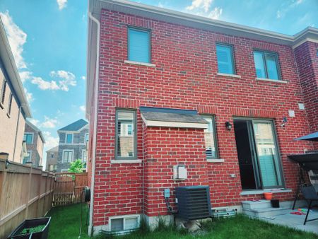 For Lease - 17 Windflower Way, Whitby, Ontario - Photo 2