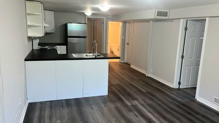 For Lease - 17 Collins Crescent Unit# Lower, Aurora, Ontario - Photo 3