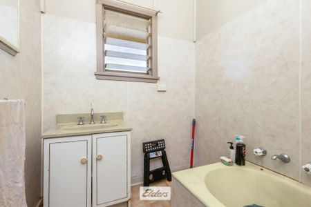 Character Home close to shops - Photo 5