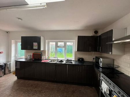 1 bedroom in a house share to rent - Photo 3