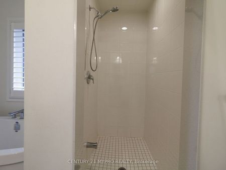 For Lease - 71 Westfield Drive Unit# Main and 2nd Fl, Whitby, Ontario - Photo 2