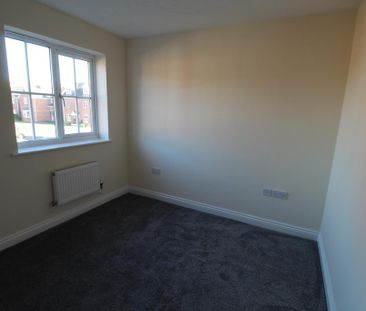 3 bedroom semi-detached house to rent - Photo 5