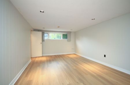 For Lease - 8 Birchbank Lane, Toronto, Ontario - Photo 2